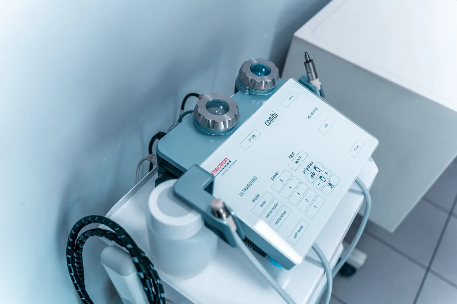 Strumentazione per igiene orale professionale, Studio Isaza Bologna