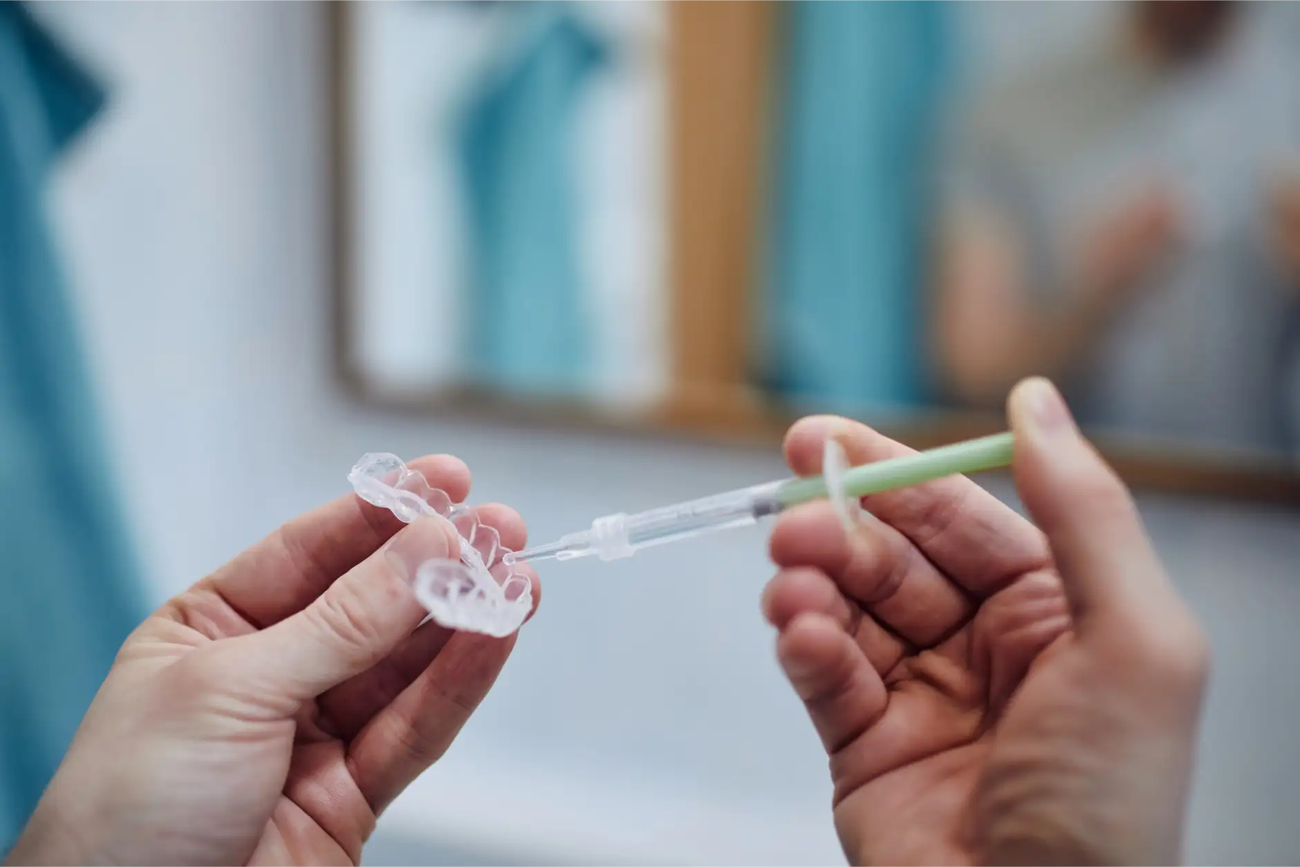 Mascherina trasparente per sbiancamento dentale domiciliare con gel, Studio Isaza Bologna